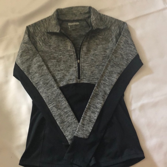 Reebok top - Picture 1 of 1